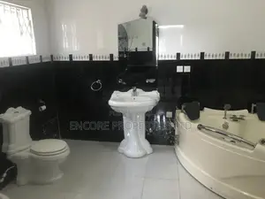 5bdrm House in East Legon for sale