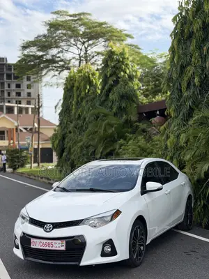 Toyota Corolla S 4dr Sedan (1.8L 4cyl CVT) 2014 White