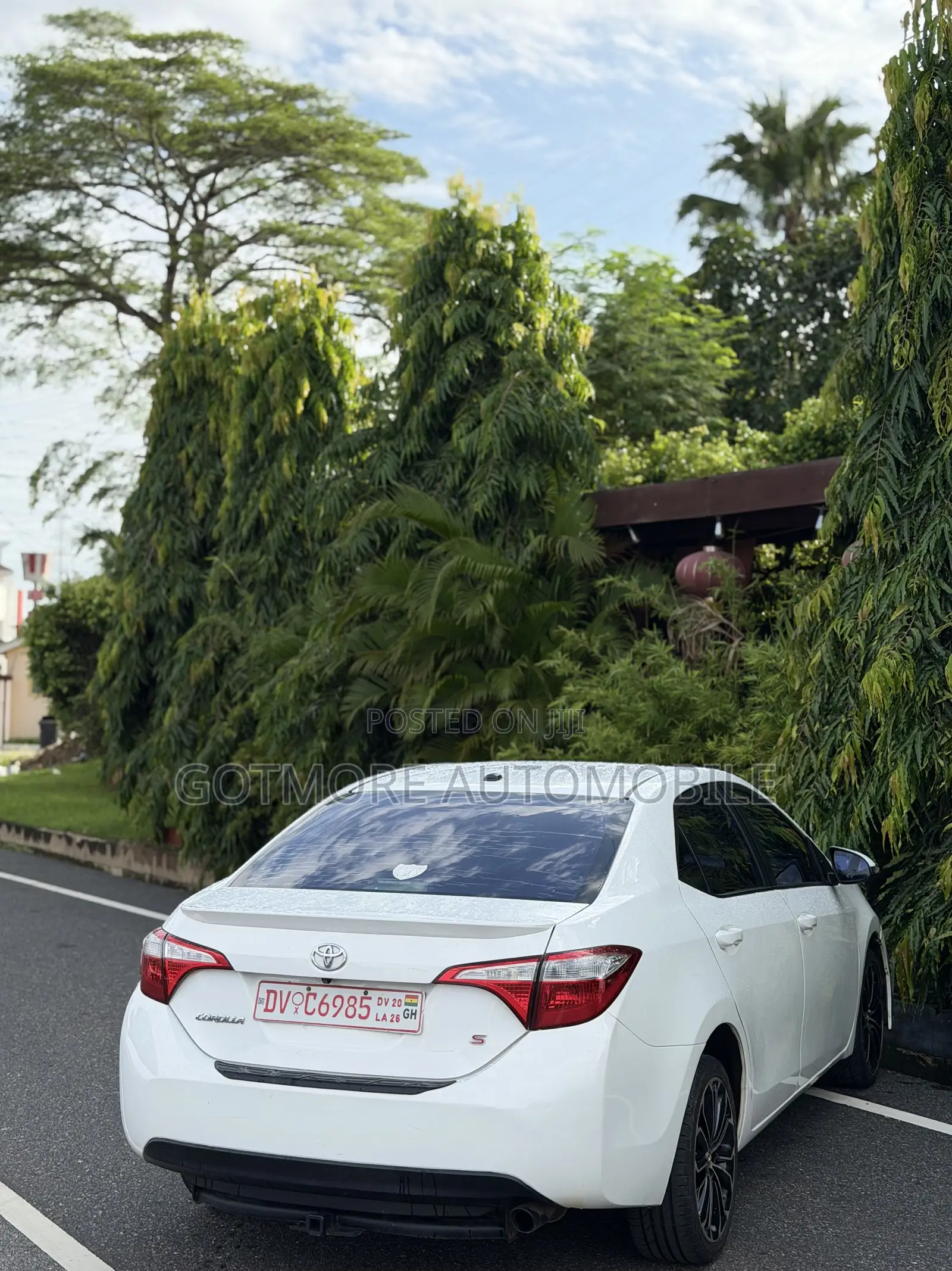 Toyota Corolla S 4dr Sedan (1.8L 4cyl CVT) 2014 White