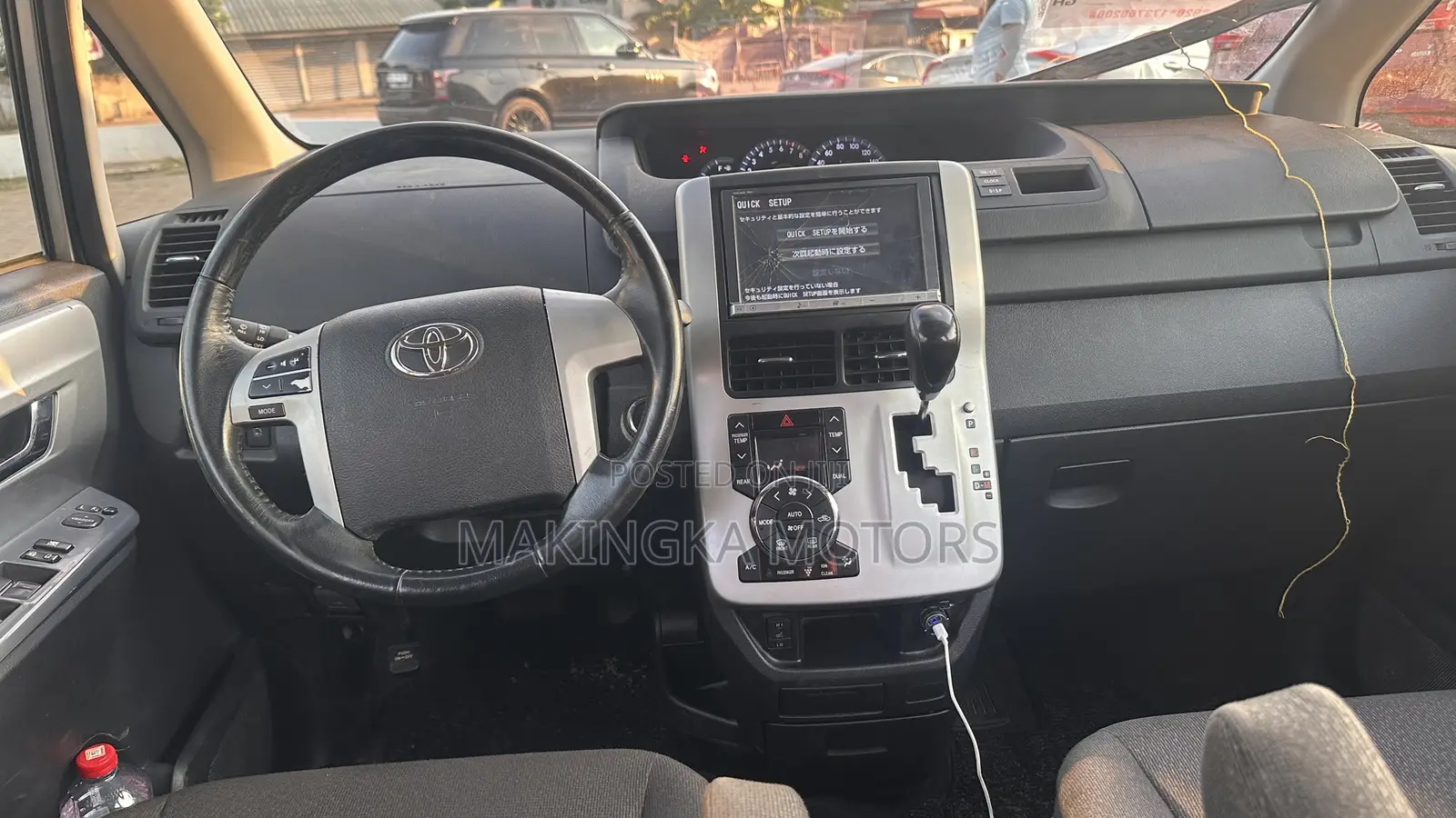 Toyota Noah 2.0 143hp AWD (7 Seater) 2013 Silver