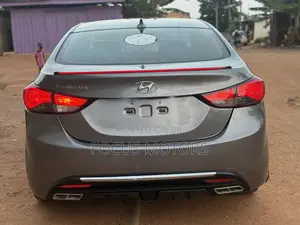 Hyundai Elantra Limited Sedan FWD (1.8L 4cyl 6A) 2013 Gray