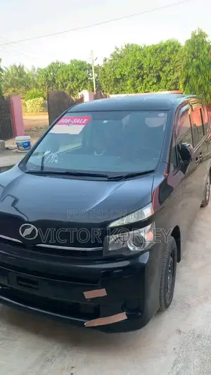 Toyota Voxy 2013 Black