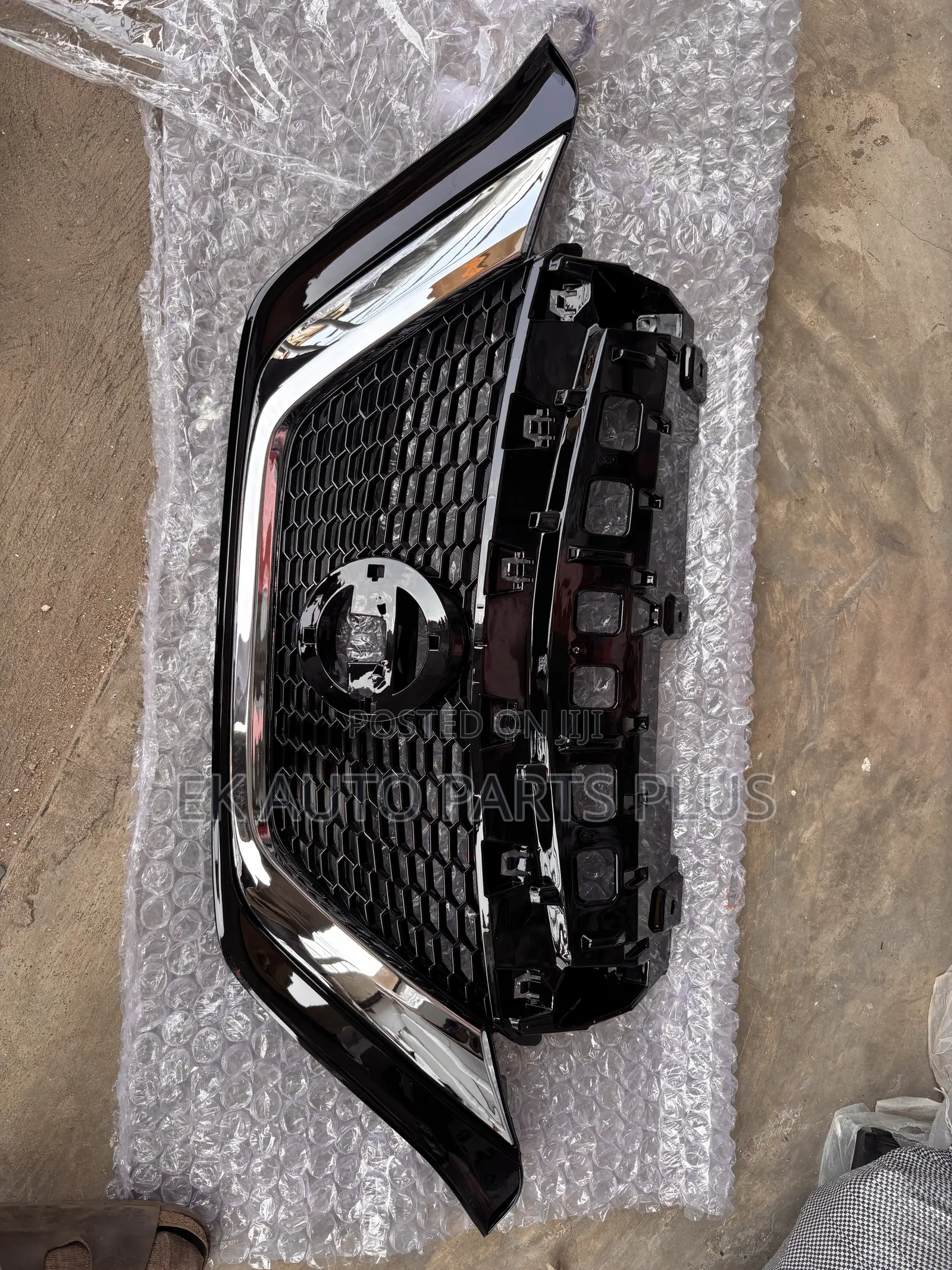 Nissan Versa Note Front Grille 2016 2017 2018 2019