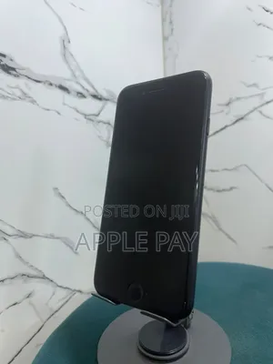 Apple iPhone SE 64 GB Black