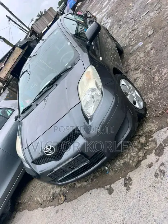 Toyota Yaris 2010 Gray