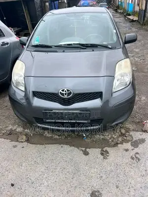 Toyota Yaris 2010 Gray