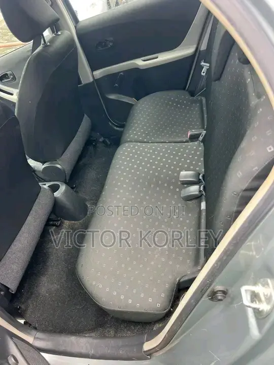 Toyota Yaris 2010 Gray