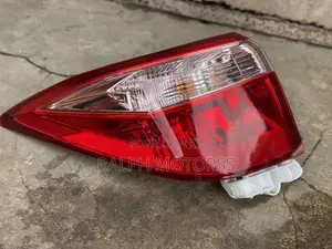 Toyota Corolla 2016-2017 Taillight Pair
