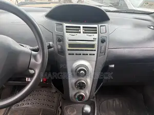 Toyota Vitz 1.5 FWD 3dr 2010 Blue