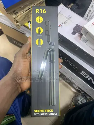 R16 Selfie Stick.