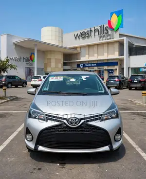 Toyota Yaris SE Hatchback 5dr 2015 Silver