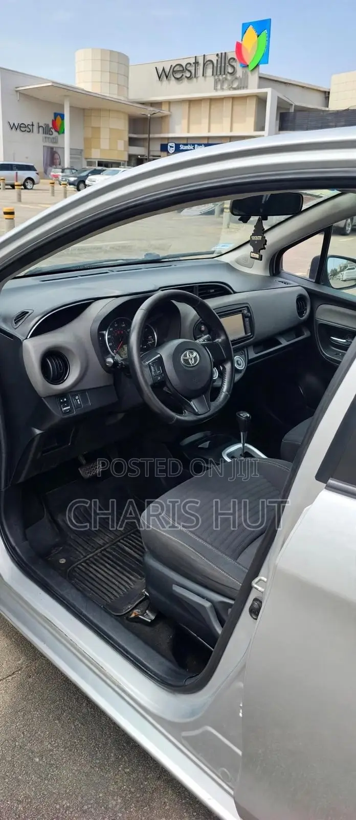 Toyota Yaris SE Hatchback 5dr 2015 Silver