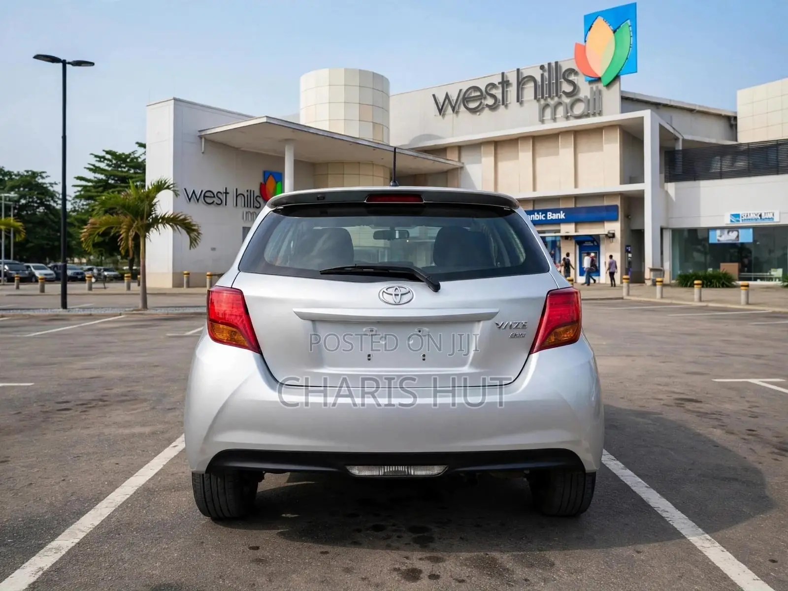 Toyota Yaris SE Hatchback 5dr 2015 Silver