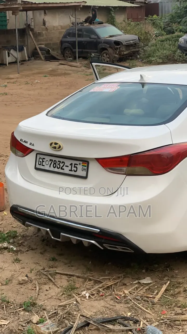 Hyundai Elantra 2011 White