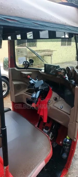 Bajaj RE 2024 Red