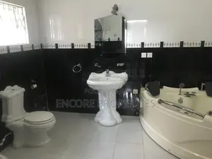 5bdrm House in East Legon for sale