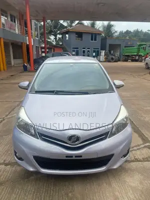 Toyota Vitz 2013 Silver