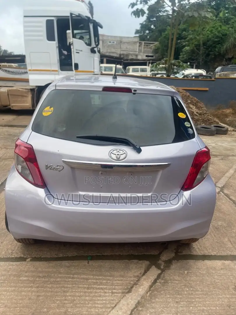 Toyota Vitz 2013 Silver