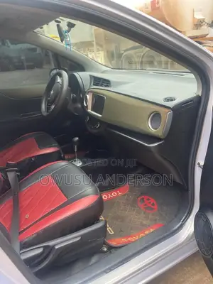 Toyota Vitz 2013 Silver
