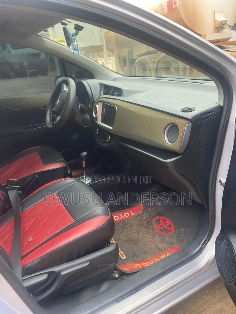 Toyota Vitz 2013 Silver