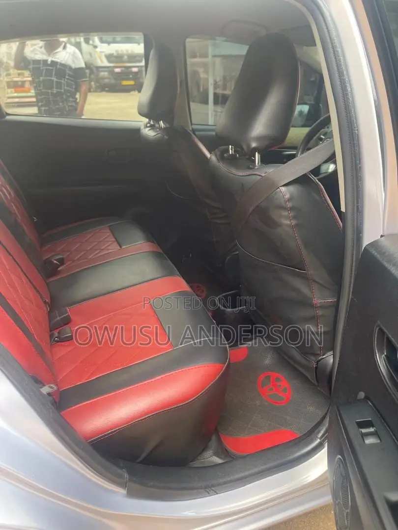 Toyota Vitz 2013 Silver