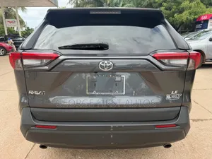 Toyota RAV4 LE FWD 2020 Brown