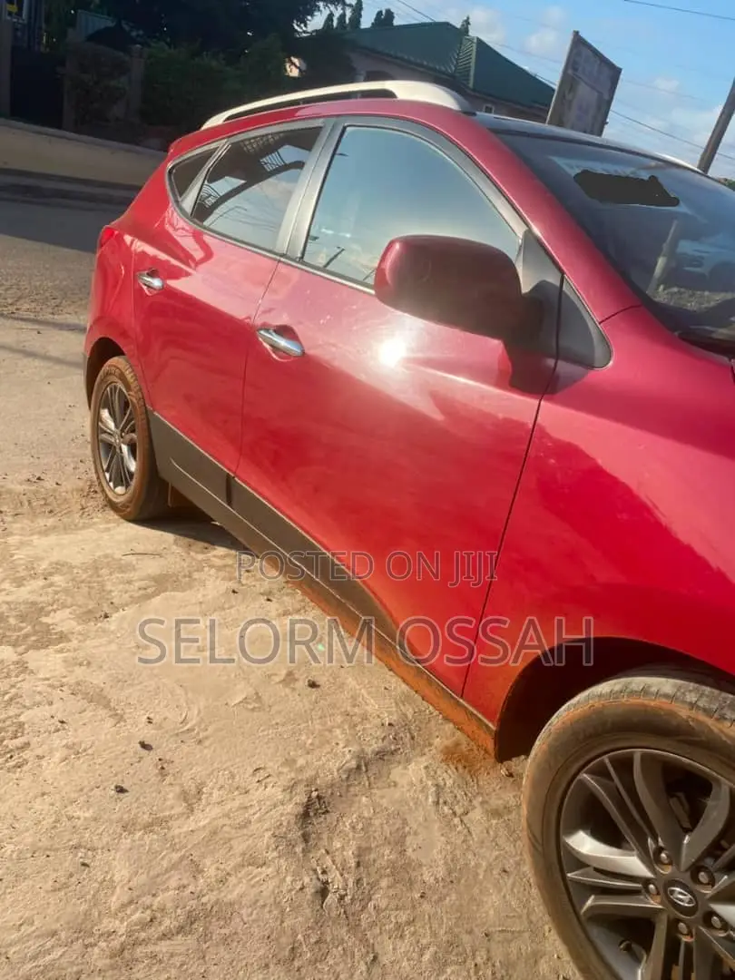 Hyundai Tucson 2015 Red
