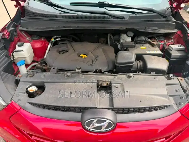 Hyundai Tucson 2015 Red