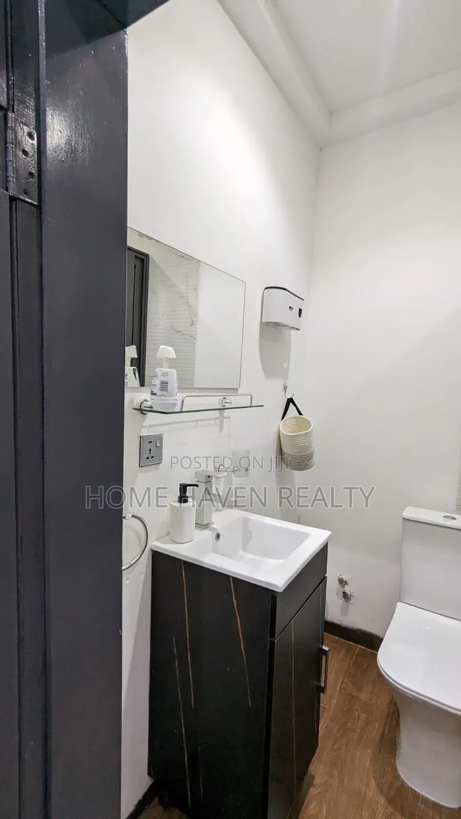 3bdrm House in Ashaley Botwe, School Junction for sale