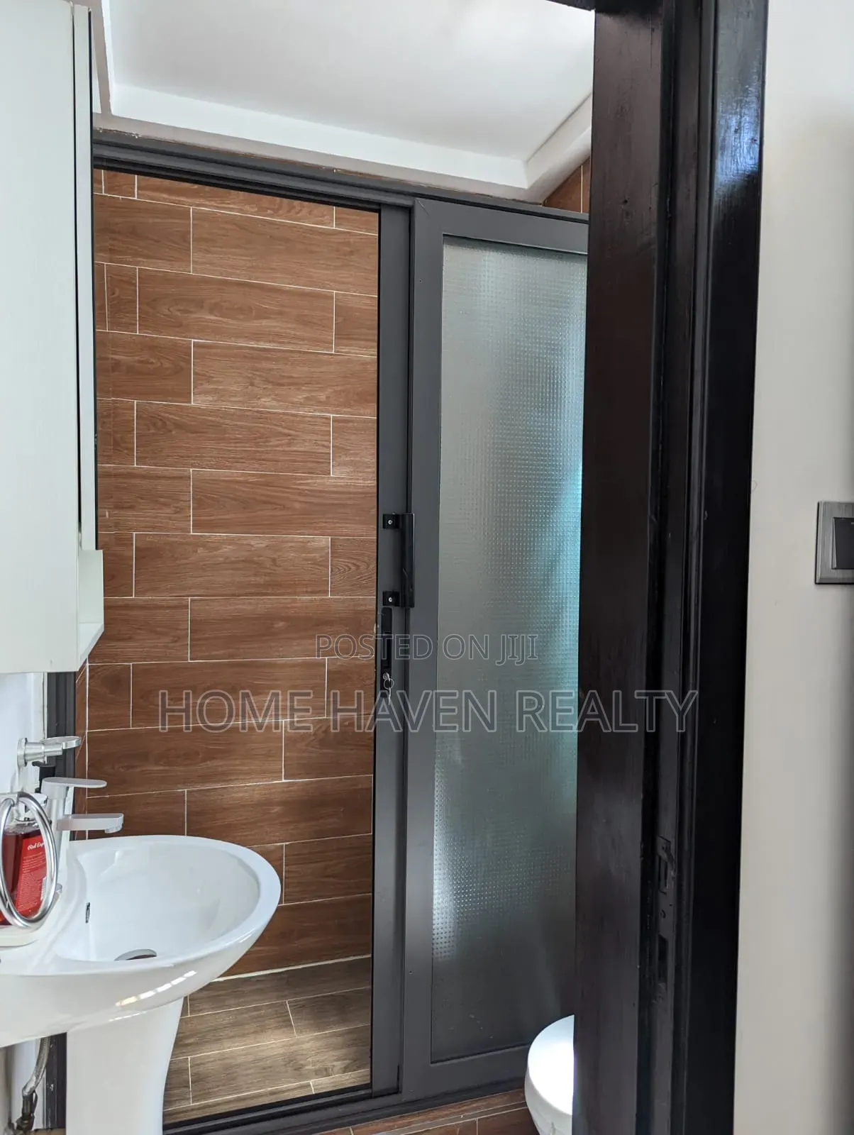 3bdrm House in Ashaley Botwe, School Junction for sale
