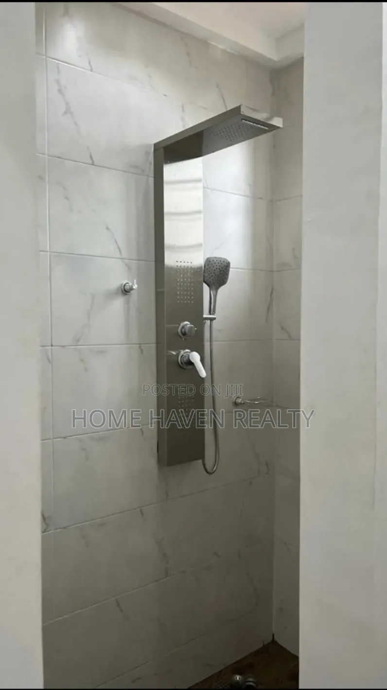 3bdrm House in Ashaley Botwe, School Junction for sale