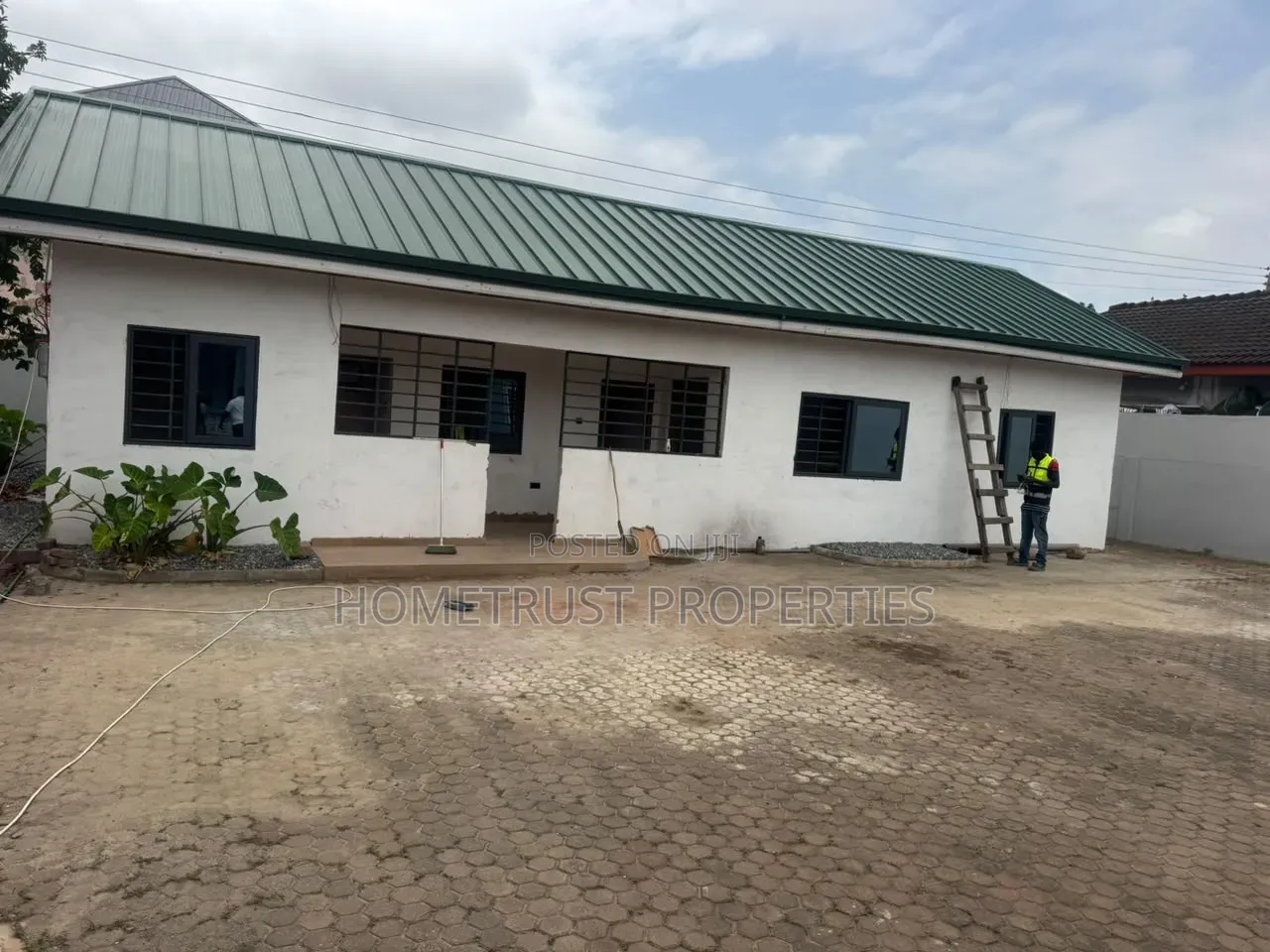 5bdrm House in Achimota Cfc, Mile 7 for rent