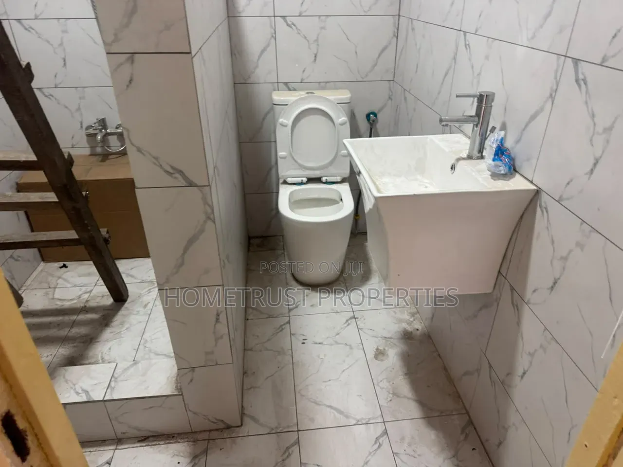 5bdrm House in Achimota Cfc, Mile 7 for rent