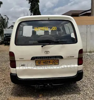 Toyota HiAce 2010 White