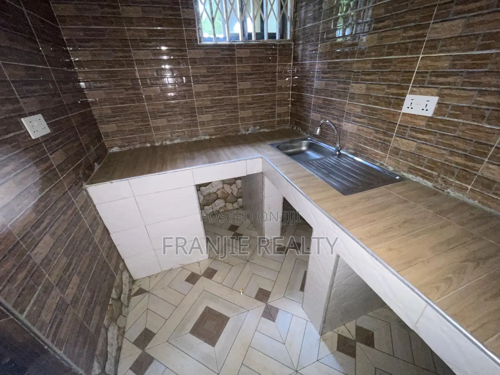 1bdrm Apartment in Franjie Realty, West Hills Mall Area for rent