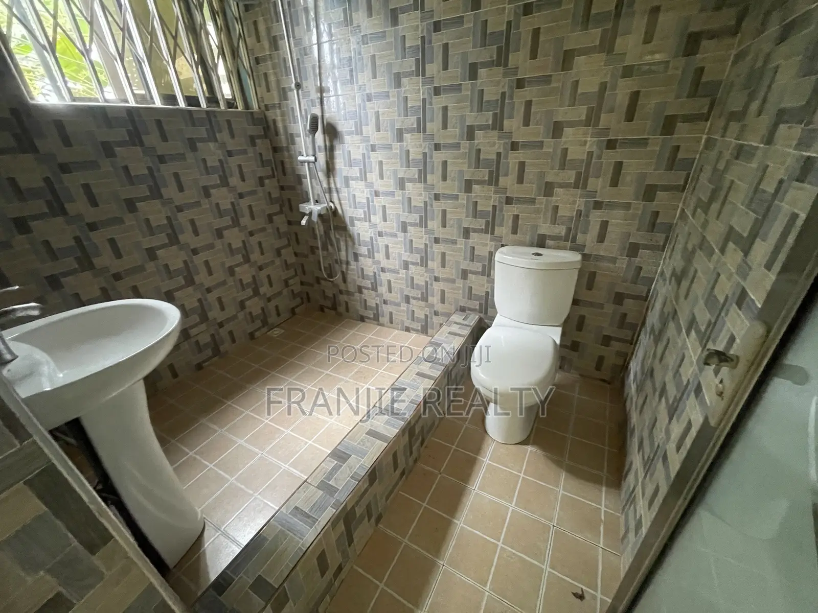 1bdrm Apartment in Franjie Realty, West Hills Mall Area for rent