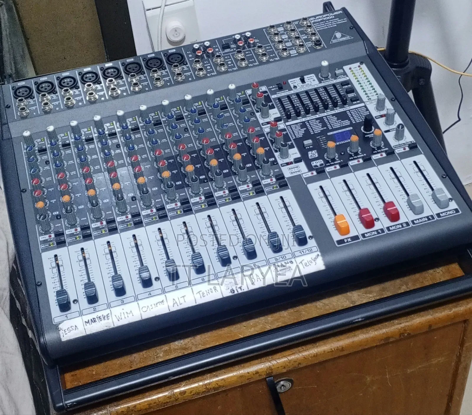 Behringer PMP4000 1600watts Mixer Amplifier