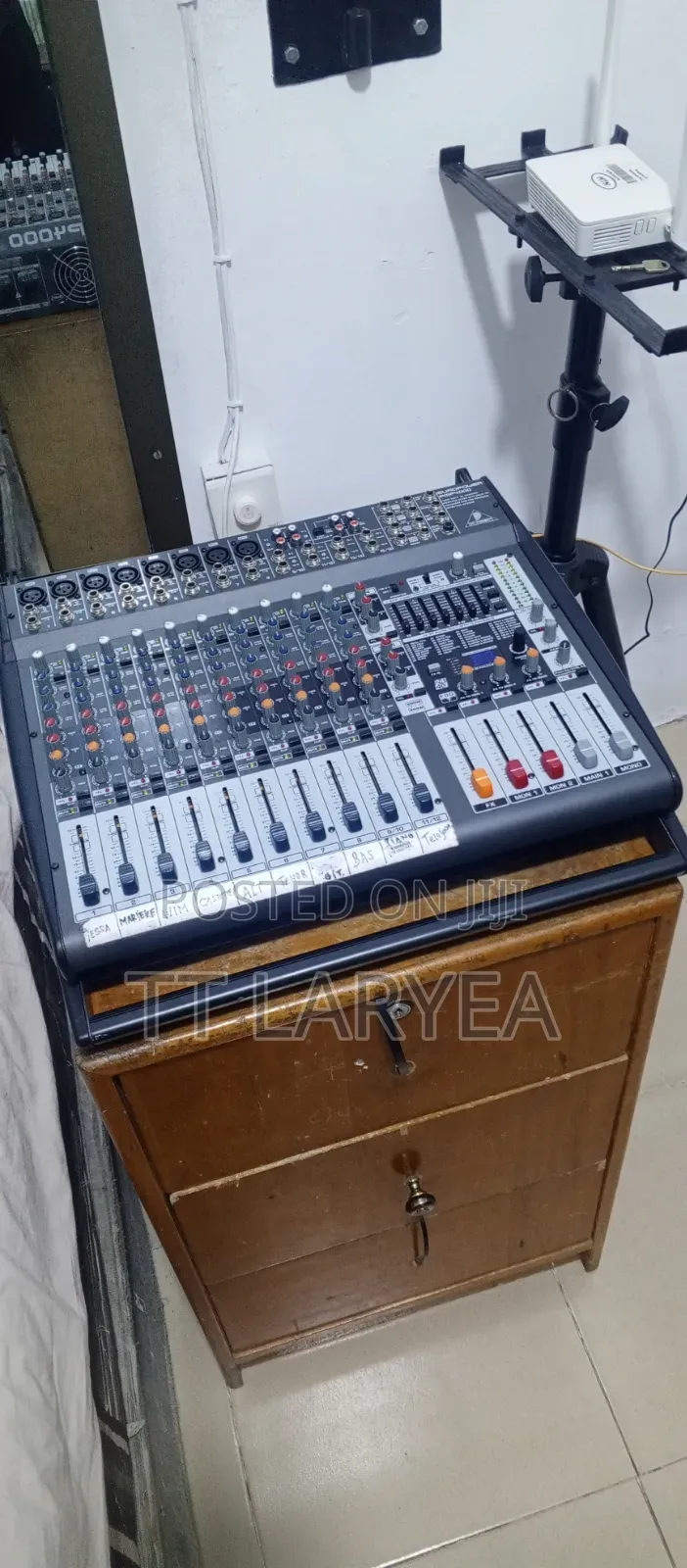 Behringer PMP4000 1600watts Mixer Amplifier