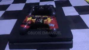 Play Station 4 Slim