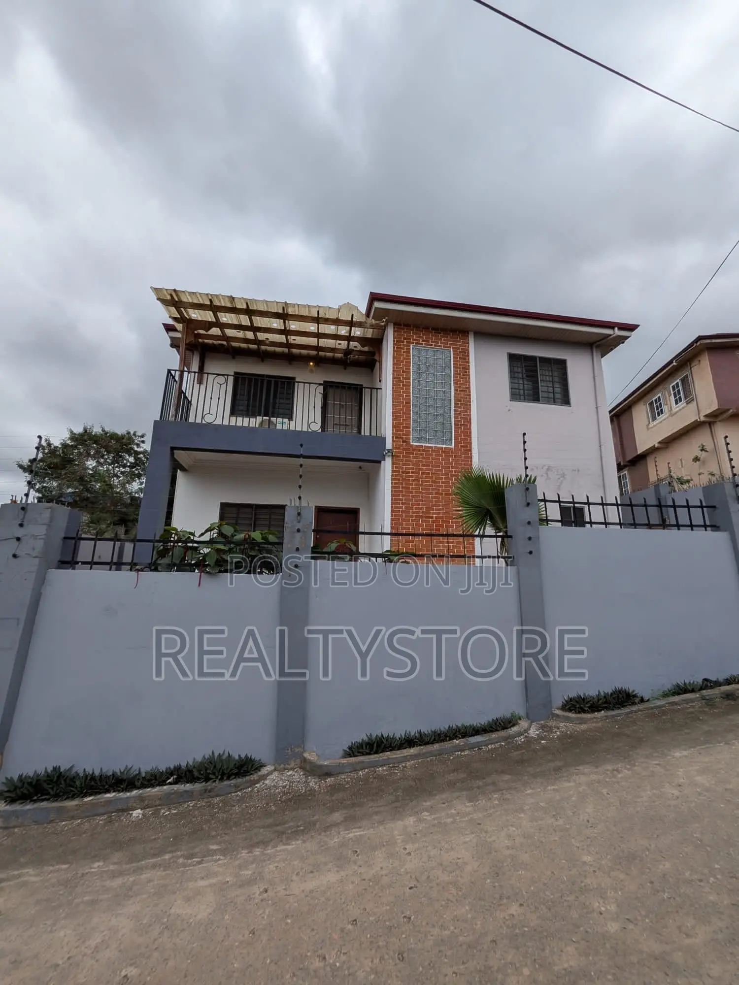 4bdrm House in Abuom Street, Accra Metropolitan for rent