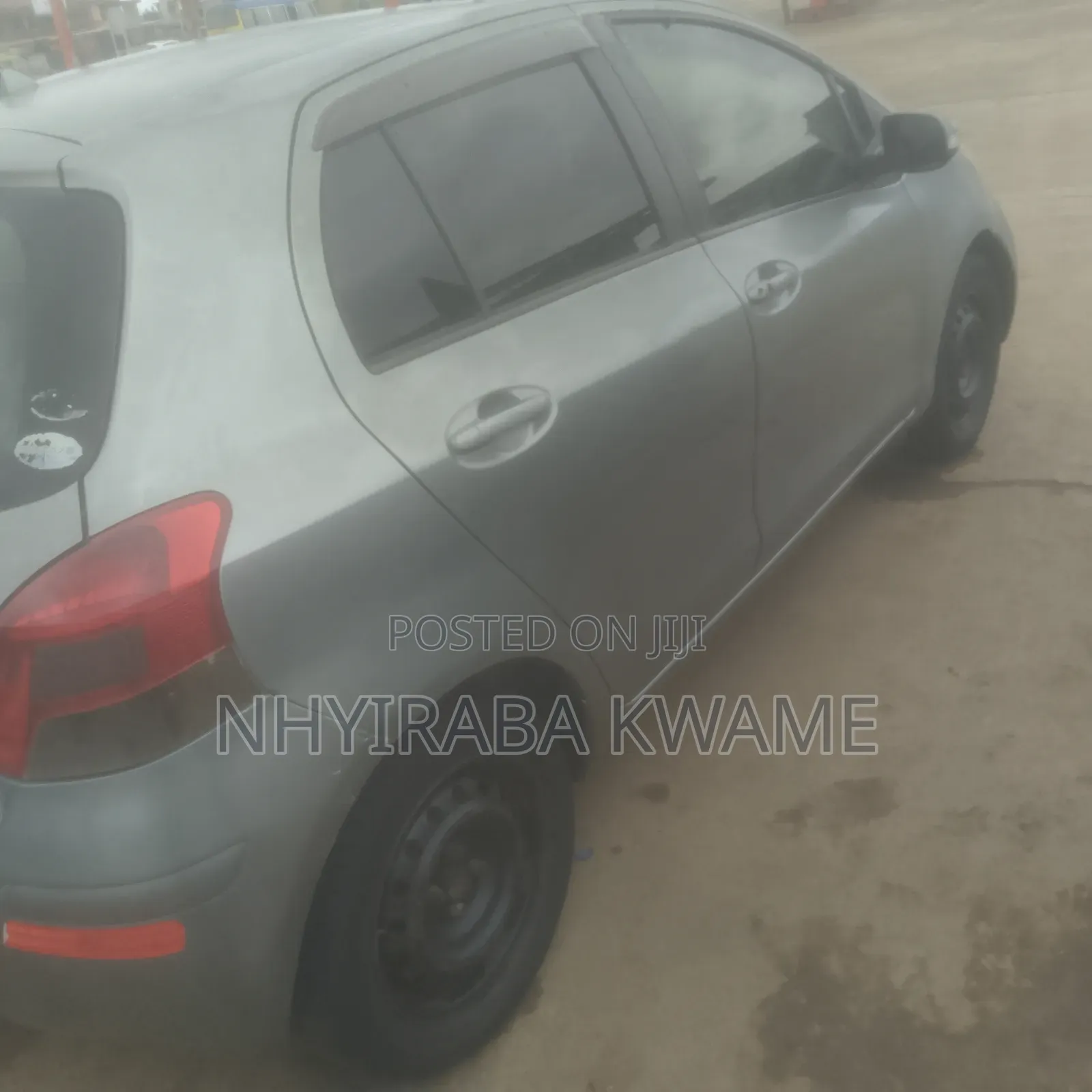 Toyota Vitz 1.5 FWD 5dr 2010 Gray