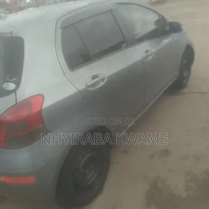 Toyota Vitz 1.5 FWD 5dr 2010 Gray