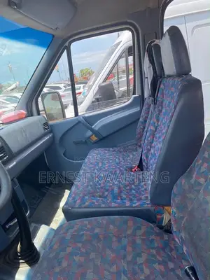 Toyota HiAce 2006 White