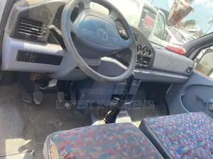 Toyota HiAce 2006 White