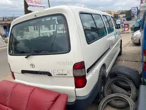 Toyota HiAce 2006 White