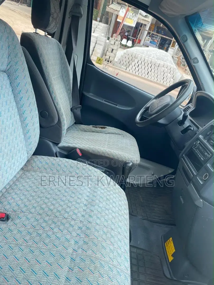 Toyota HiAce 2006 White