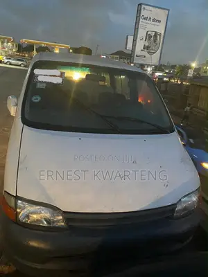 Toyota HiAce 2005 White