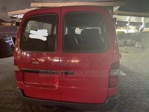 Toyota HiAce 2002 Red