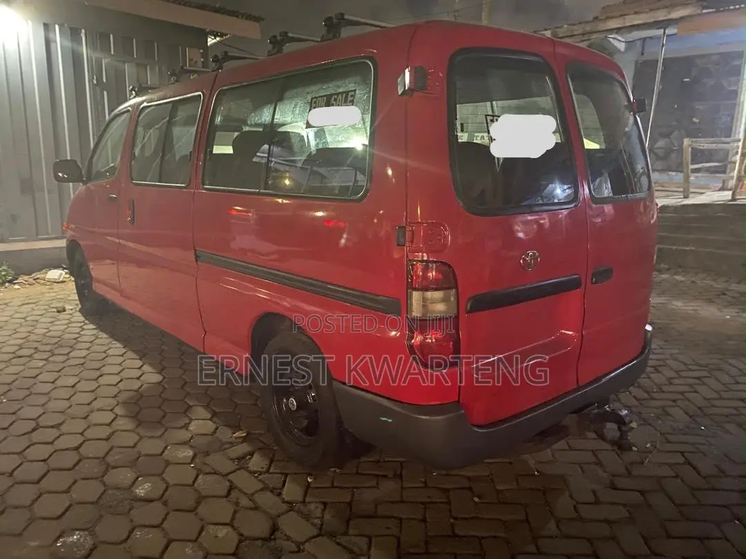 Toyota HiAce 2002 Red