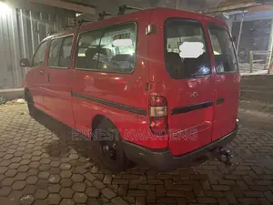 Toyota HiAce 2002 Red
